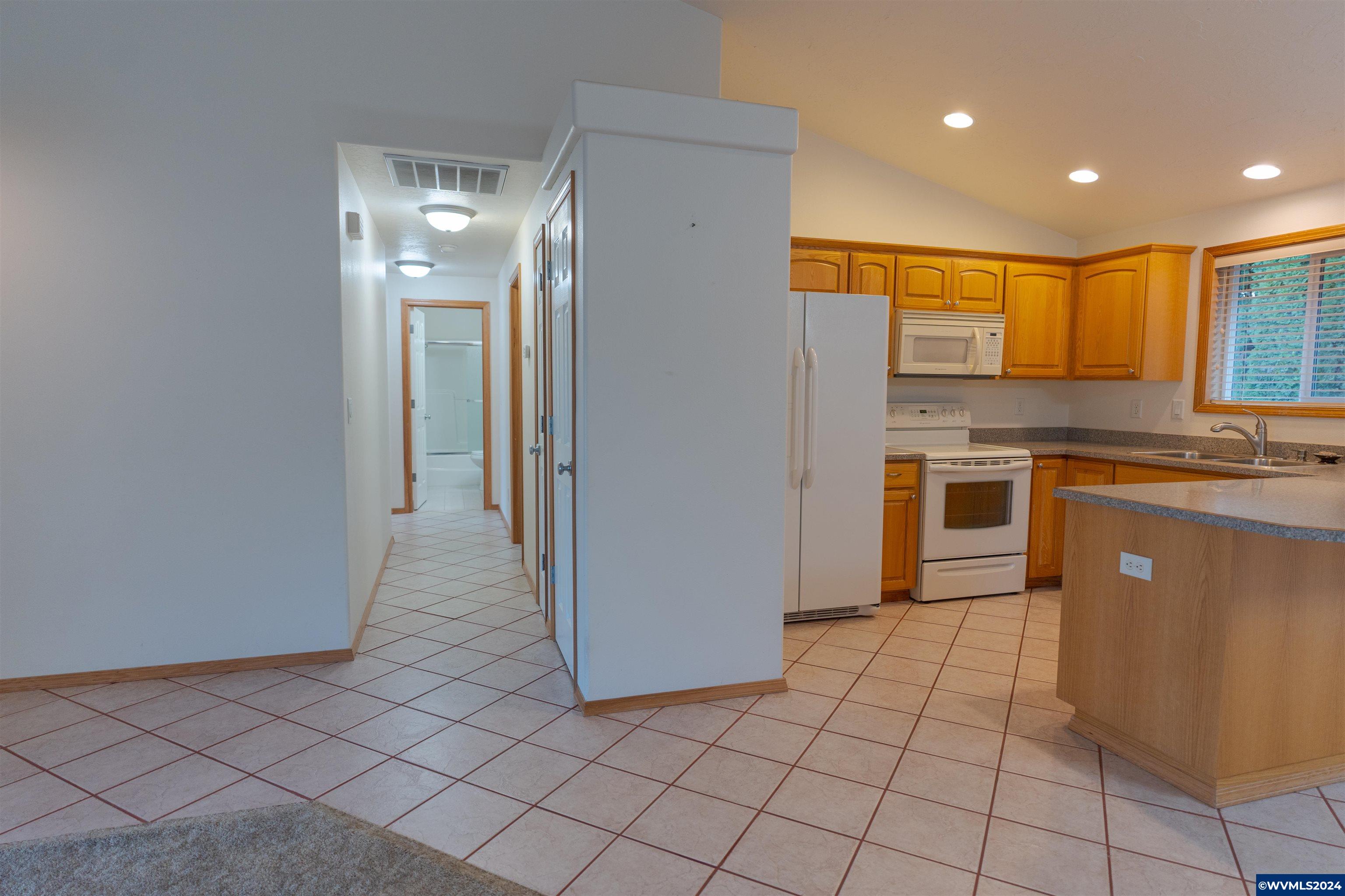 1904 Summerfield Court Southwest Albany, OR 97321 - Photo 7 of 28
