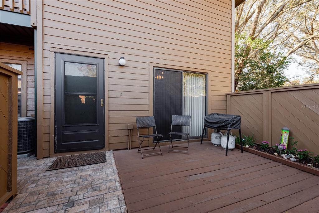 1901 Lennox Road East, Unit 1901 Palm Harbor, FL 34683 - Photo 20 of 25 a backyard of a house with seating space