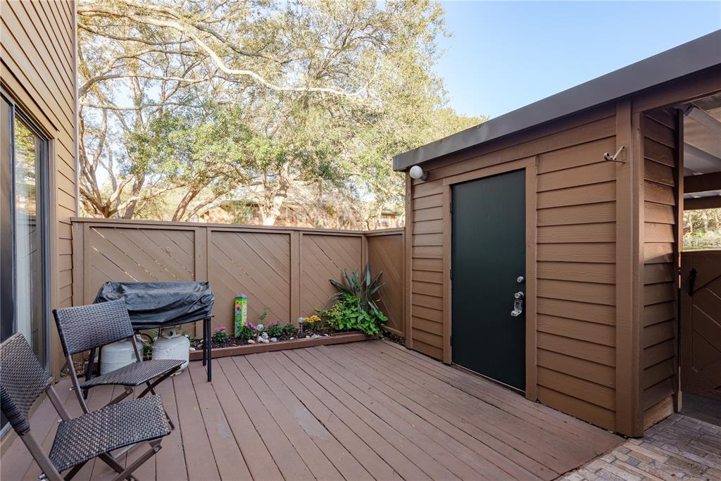 1901 Lennox Road East, Unit 1901 Palm Harbor, FL 34683 - Photo 21 of 25 a view of outdoor seating space