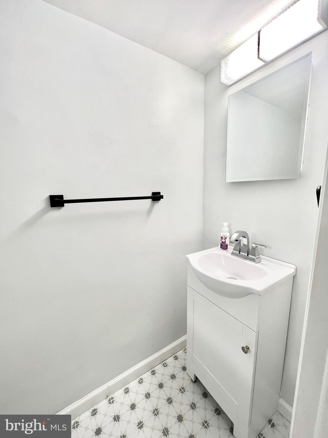 1243 Harshaw Road Brookhaven, PA 19015 - Photo 6 of 28 Gallery Image 6