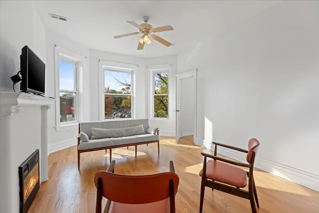 $2,850 | 3268 West Fullerton Avenue, Unit 2, Chicago, IL 60647