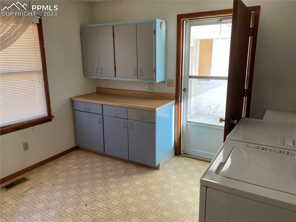 2150 Glenn Street Colorado Springs, CO 80904 - Photo 23 of 30 a room with a washer and dryer
