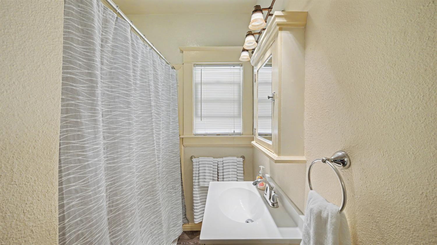 115 West 19th Street Merced, CA 95340 - Photo 11 of 21