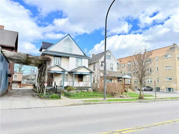 $1,850 | 948 Monroe Avenue, Rochester, NY 14620