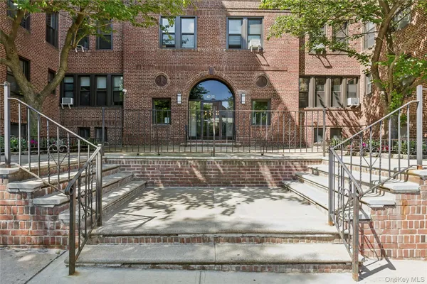 $1,950 | 76-66 Austin Street, Unit 1A | Forest Hills