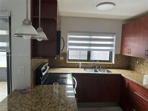 $2,950 | 6526 Kendale Lakes Drive, Unit 1405, Miami, FL 33183