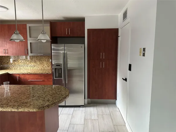 $2,950 | 6526 Kendale Lakes Drive, Unit 1405, Miami, FL 33183