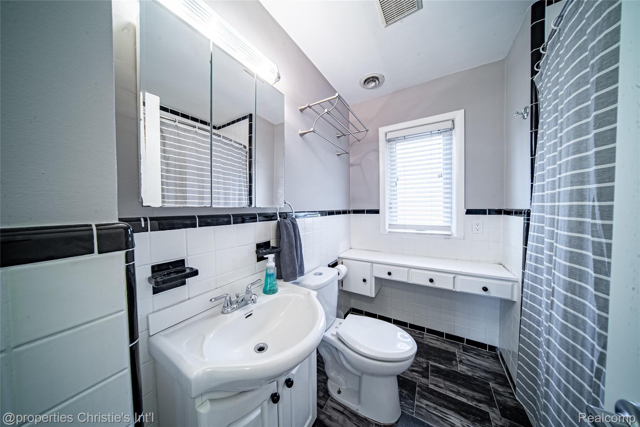 4209 Sheffield Road Royal Oak, MI 48073 - Photo 20 of 26 full bath