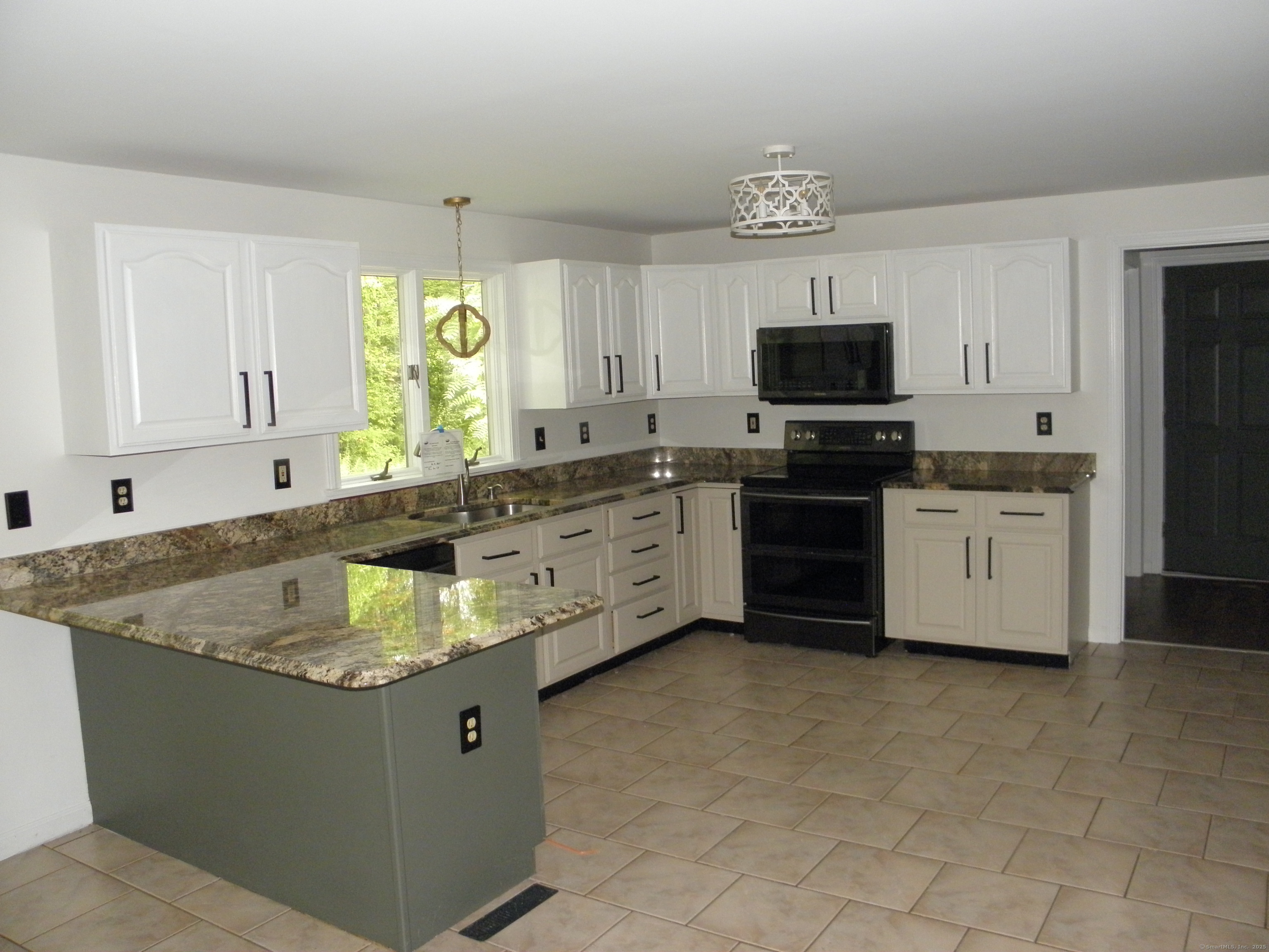 89 Harris Rd Extension Salem, CT 06420 - Photo 7 of 17