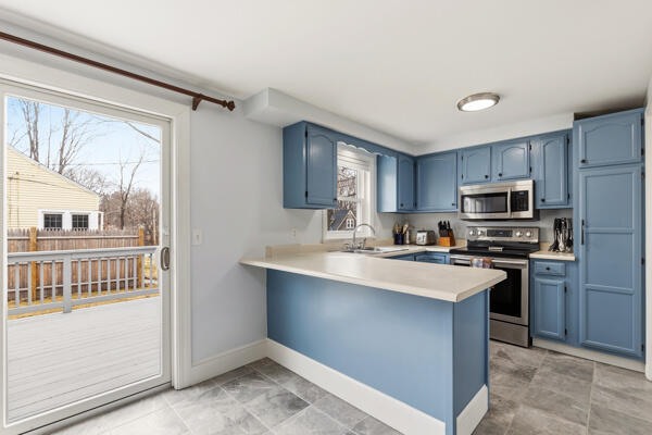 60 King Street, Unit 1 Saco, ME 04072 - Photo 8 of 38 Kitchen