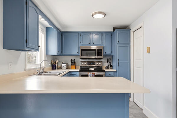 60 King Street, Unit 1 Saco, ME 04072 - Photo 9 of 38 Kitchen