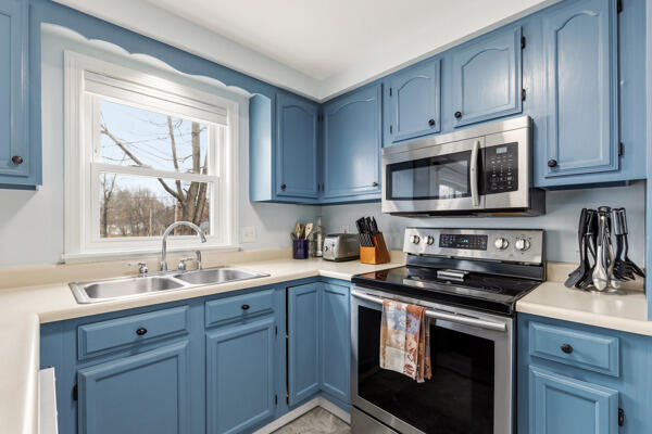 60 King Street, Unit 1 Saco, ME 04072 - Photo 10 of 38 Kitchen