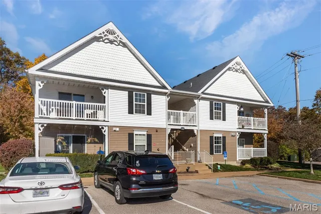 $180,000 | 172 Brandy Mill Circle, Unit E, High Ridge, MO 63049