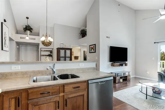 $180,000 | 172 Brandy Mill Circle, Unit E, High Ridge, MO 63049