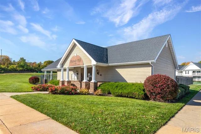 $180,000 | 172 Brandy Mill Circle, Unit E, High Ridge, MO 63049