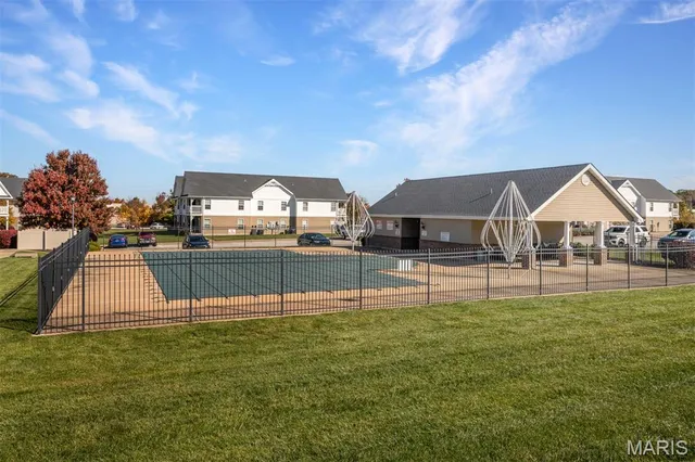 $180,000 | 172 Brandy Mill Circle, Unit E, High Ridge, MO 63049