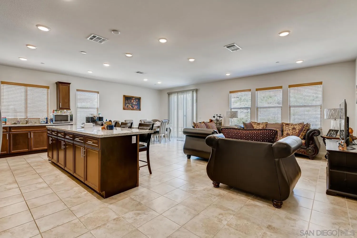 7516 Sweetheart Court Riverside, CA 92507 - Photo 6 of 13 Gallery Image 6