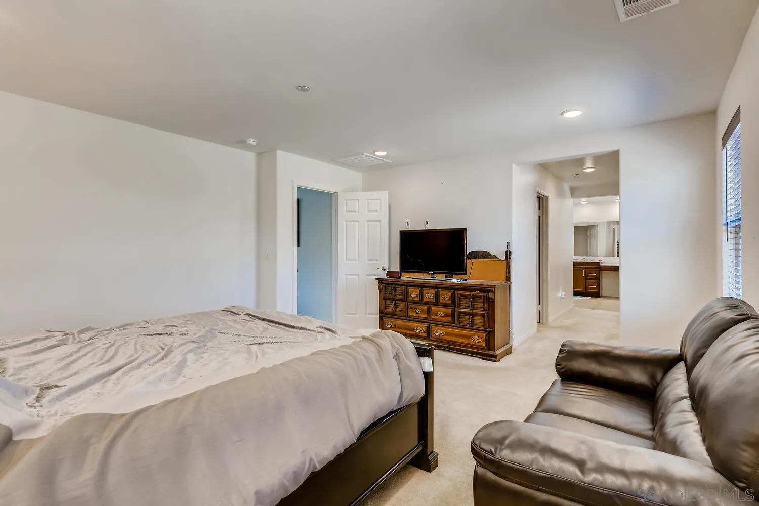 7516 Sweetheart Court Riverside, CA 92507 - Photo 9 of 13 Gallery Image 9