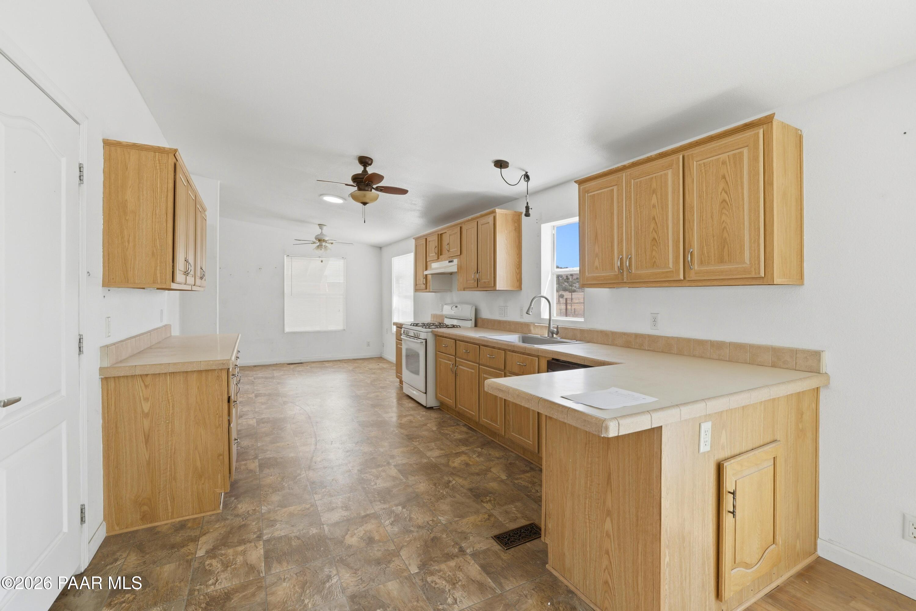 1495 Buffalo Run Road Chino Valley, AZ 86323 - Photo 8 of 32 08-Kitchen