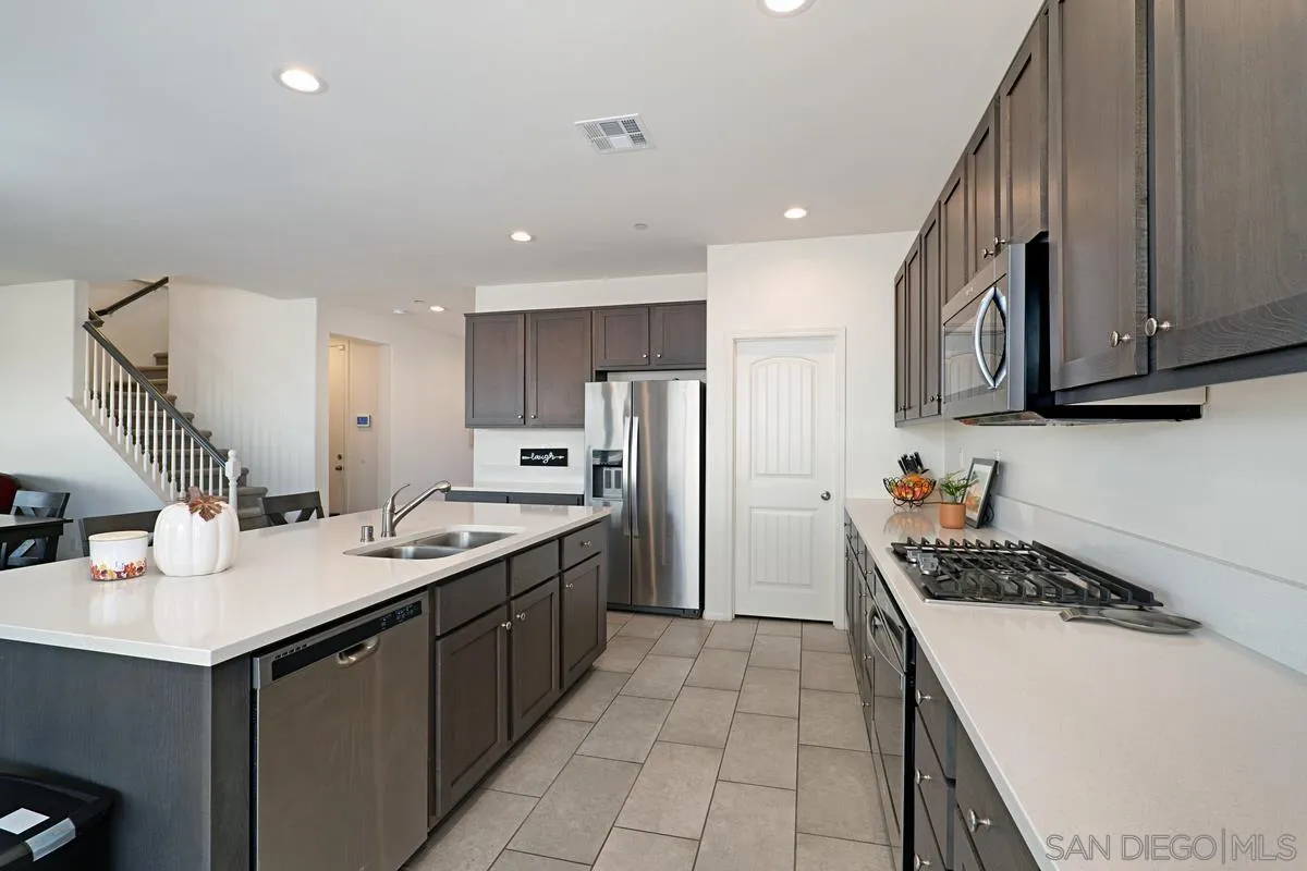 1209 Lorenzo Road Chula Vista, CA 91913 - Photo 9 of 28 Gallery Image 9