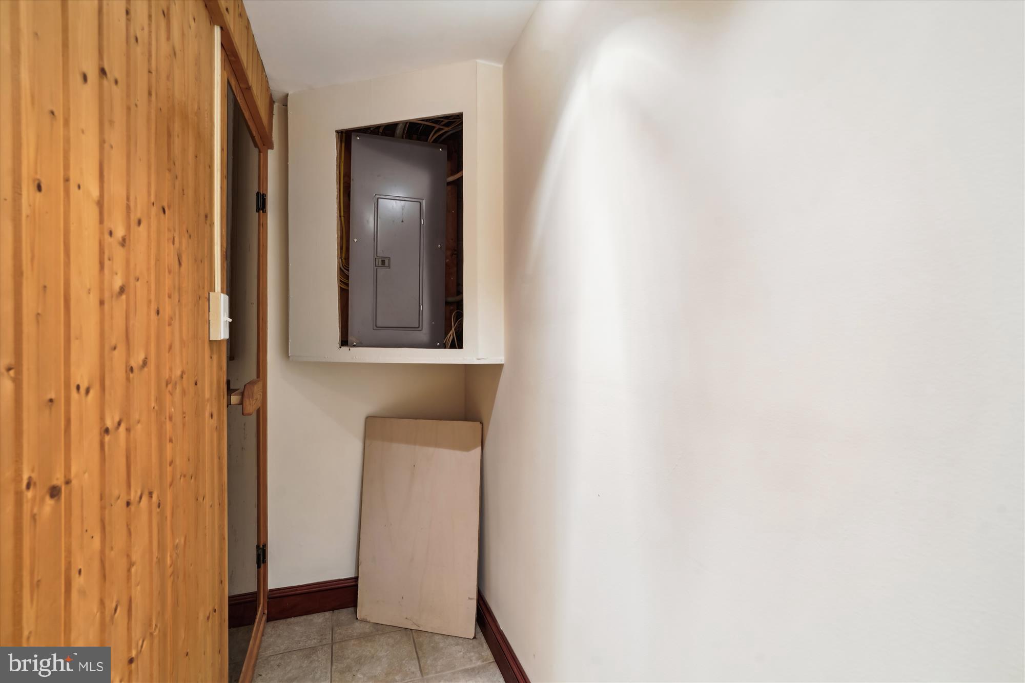 5231 Nutting Drive Springfield, VA 22151 - Photo 28 of 32 Laundry