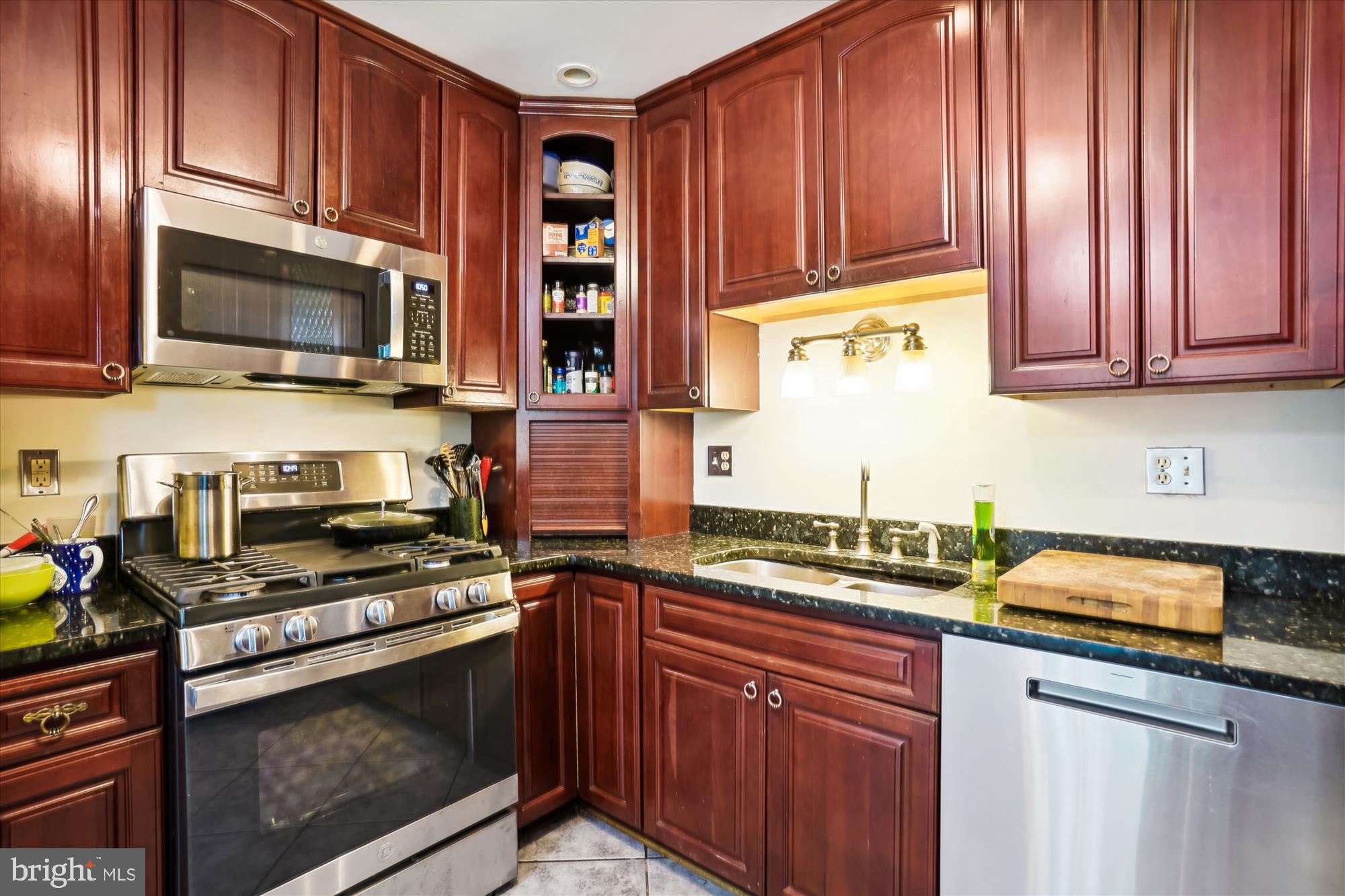 5231 Nutting Drive Springfield, VA 22151 - Photo 10 of 32 Kitchen