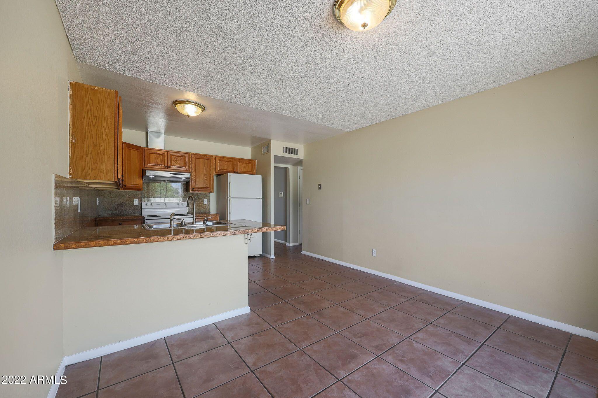 1602 West Carson Road Phoenix, AZ 85041 - Photo 8 of 19 KITCHEN DINNING AREA