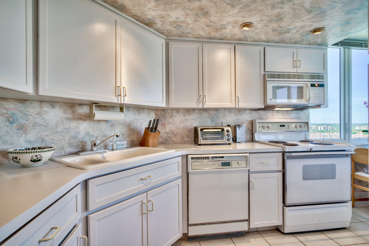 500 South Ocean Boulevard, Unit 2207 Boca Raton, FL 33432 - Photo 11 of 24 06@Robert Fernandez
