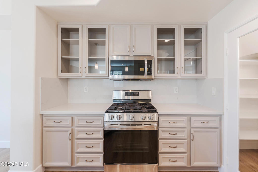 4117 Orontes Way, Unit B Simi Valley, CA 93063 - Photo 6 of 52
