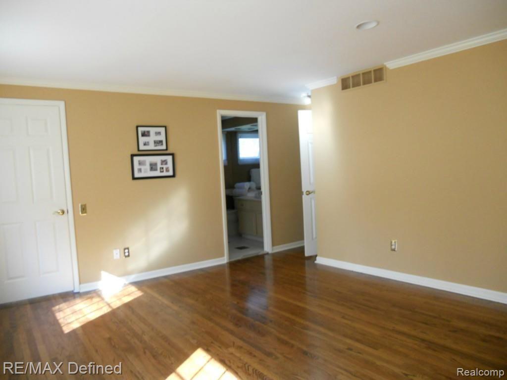 901 Hemlock Drive Rochester, MI 48307 - Photo 18 of 27 Master Bedroom