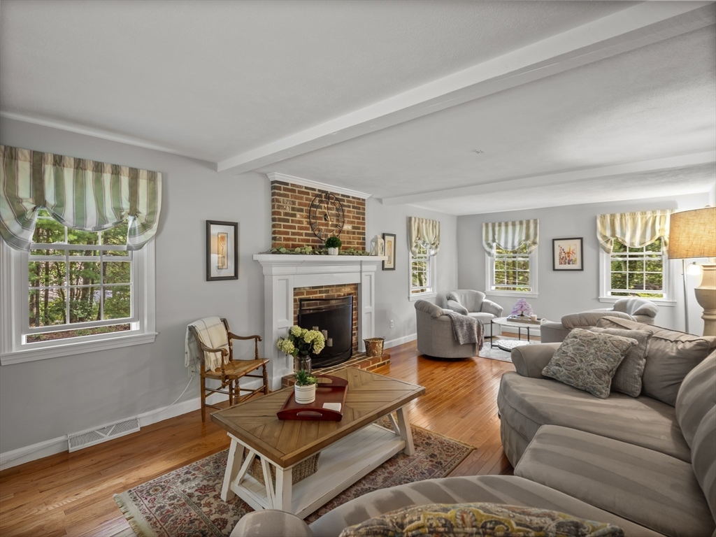 10 Higate Road Chelmsford, MA 01824 - Photo 2 of 40 Gallery Image 2