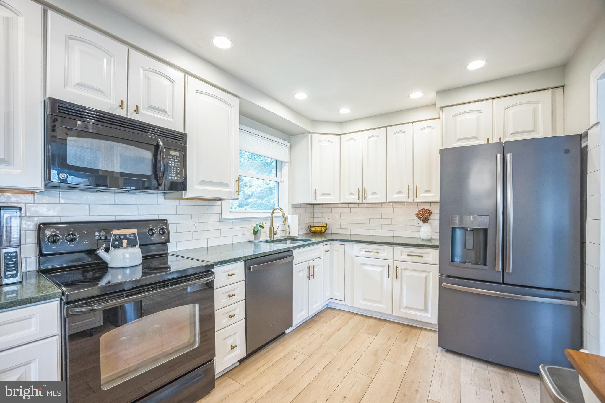308 Covered Bridge Road Cherry Hill, NJ 08034 - Photo 6 of 36