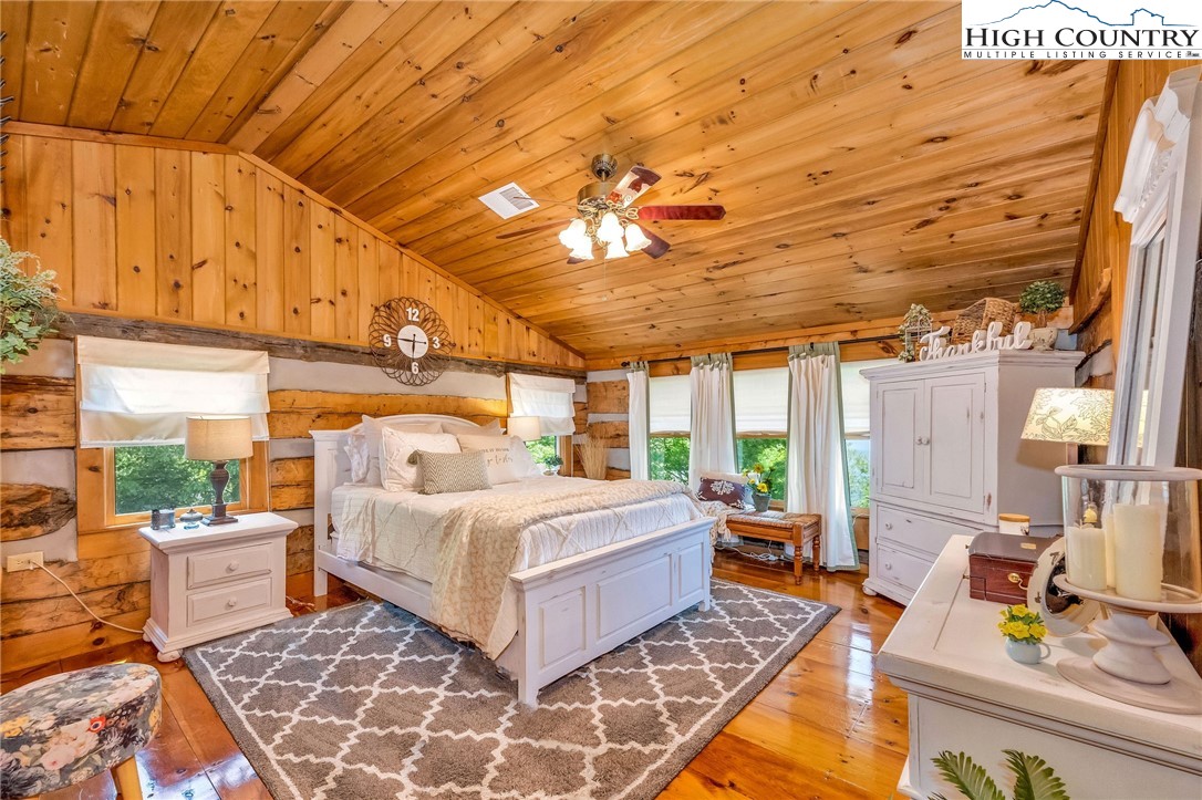 289 Summit Drive Todd, NC 28684 - Photo 33 of 42 a very nice looking room with a large window