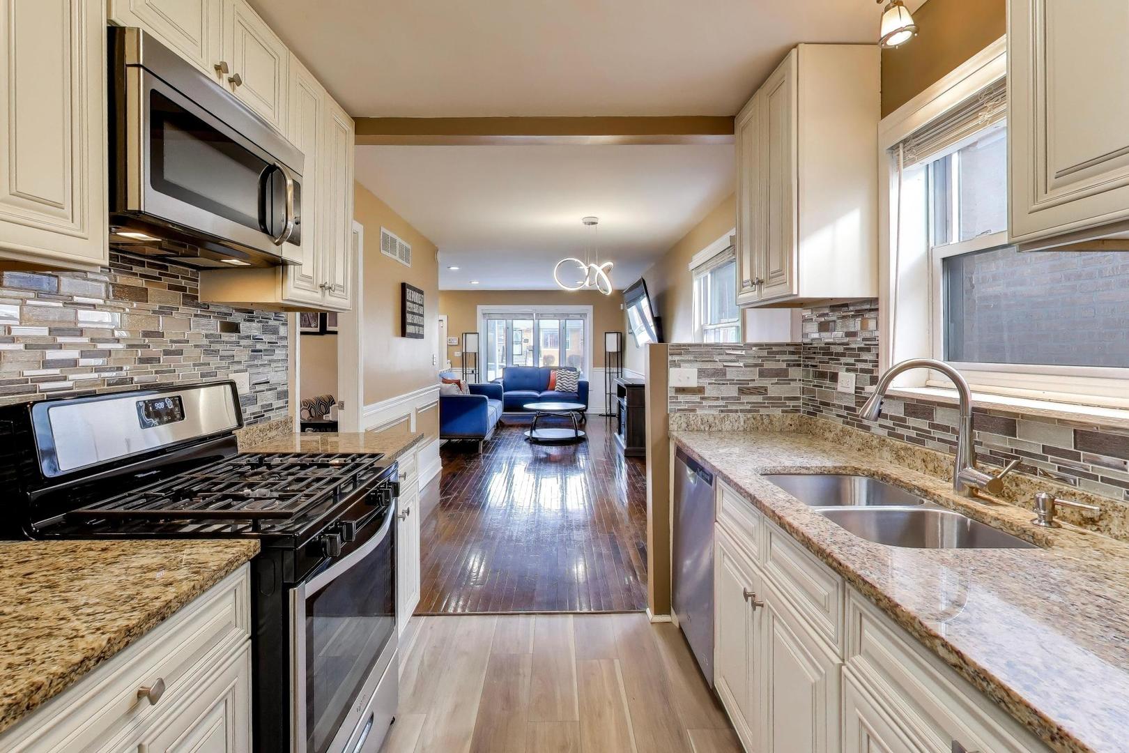 431 West 98th Street Chicago, IL 60628 - Photo 5 of 37