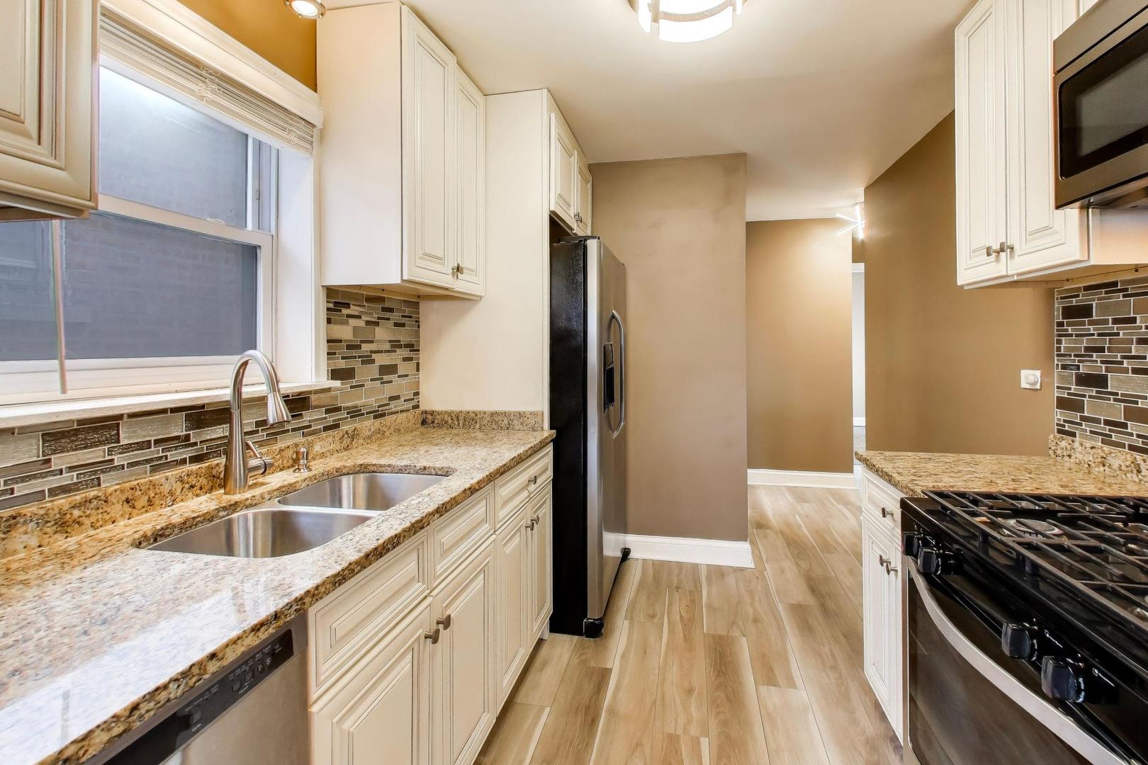 431 West 98th Street Chicago, IL 60628 - Photo 6 of 37