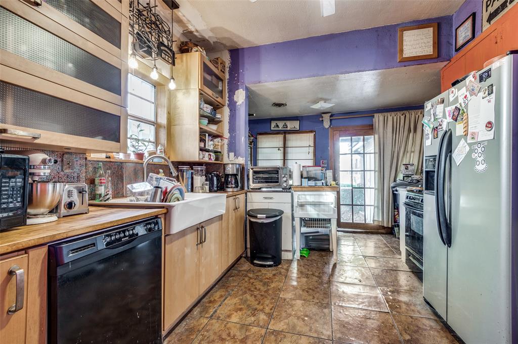 904 Haines Avenue Dallas, TX 75208 - Photo 9 of 24 a kitchen with stainless steel appliances granite countertop a refrigerator and a stove