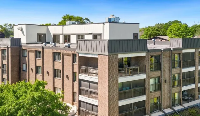 $225,000 | 3412 Oak Ridge Road, Unit 206, Minnetonka, MN 55305