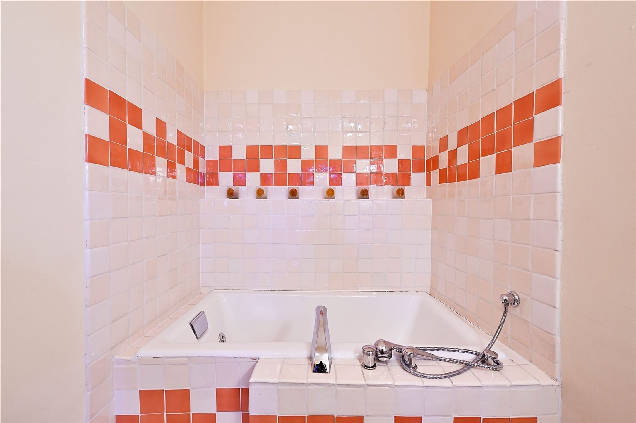 227 Rodriguez Street Santa Fe, NM 87501 - Photo 24 of 39 Downstairs primary bathroom