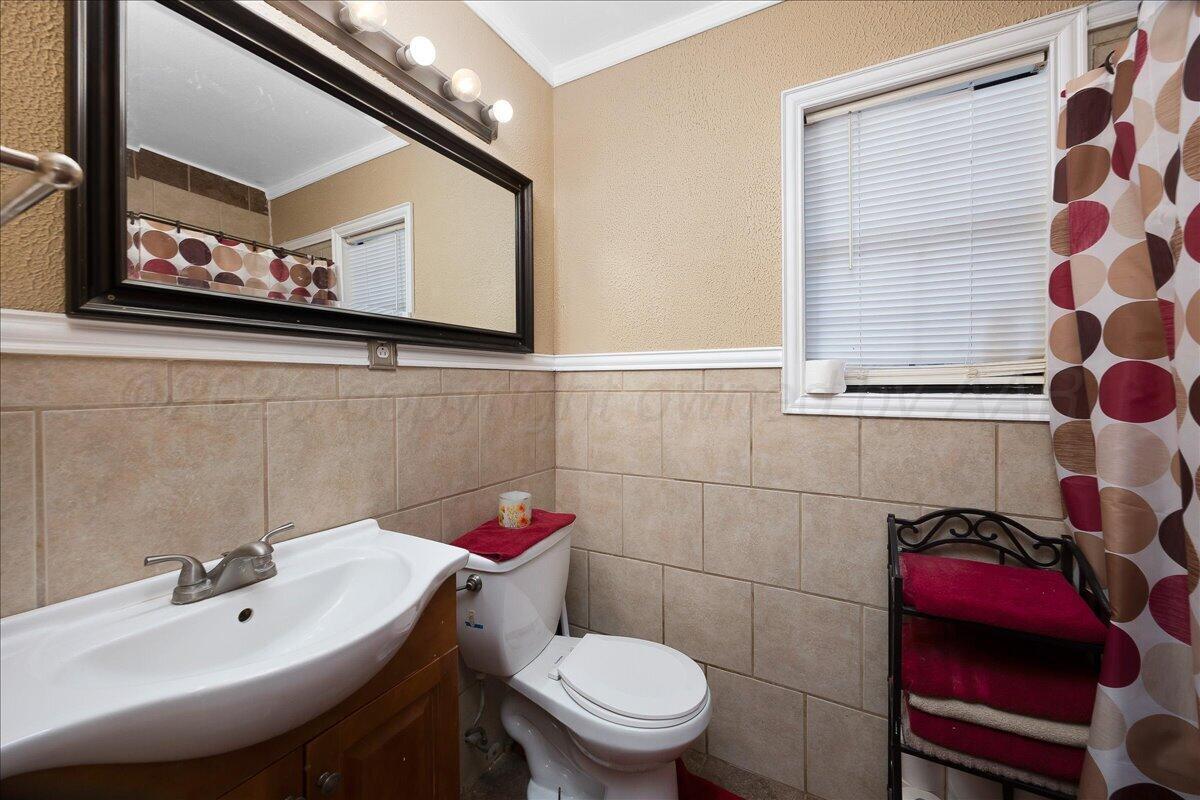 2400 Hickory Street Amarillo, TX 79107 - Photo 12 of 17 12-Bathroom