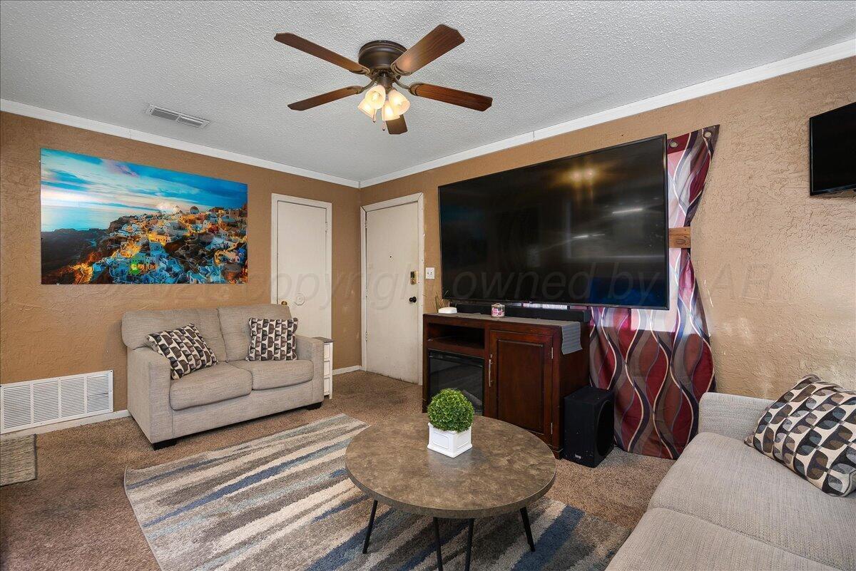 2400 Hickory Street Amarillo, TX 79107 - Photo 3 of 17 03-Living Room