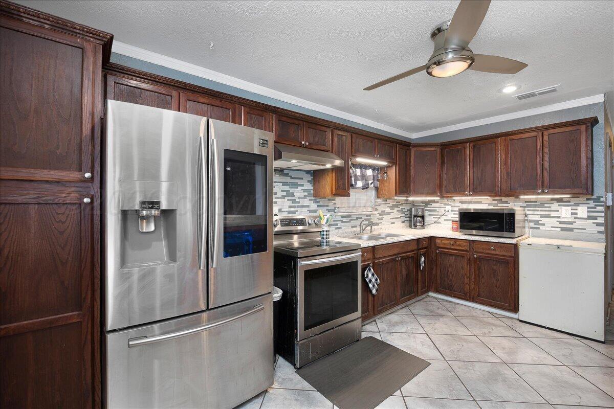 2400 Hickory Street Amarillo, TX 79107 - Photo 5 of 17 05-Kitchen