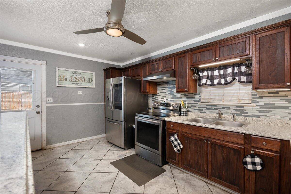 2400 Hickory Street Amarillo, TX 79107 - Photo 6 of 17 06-Kitchen 2