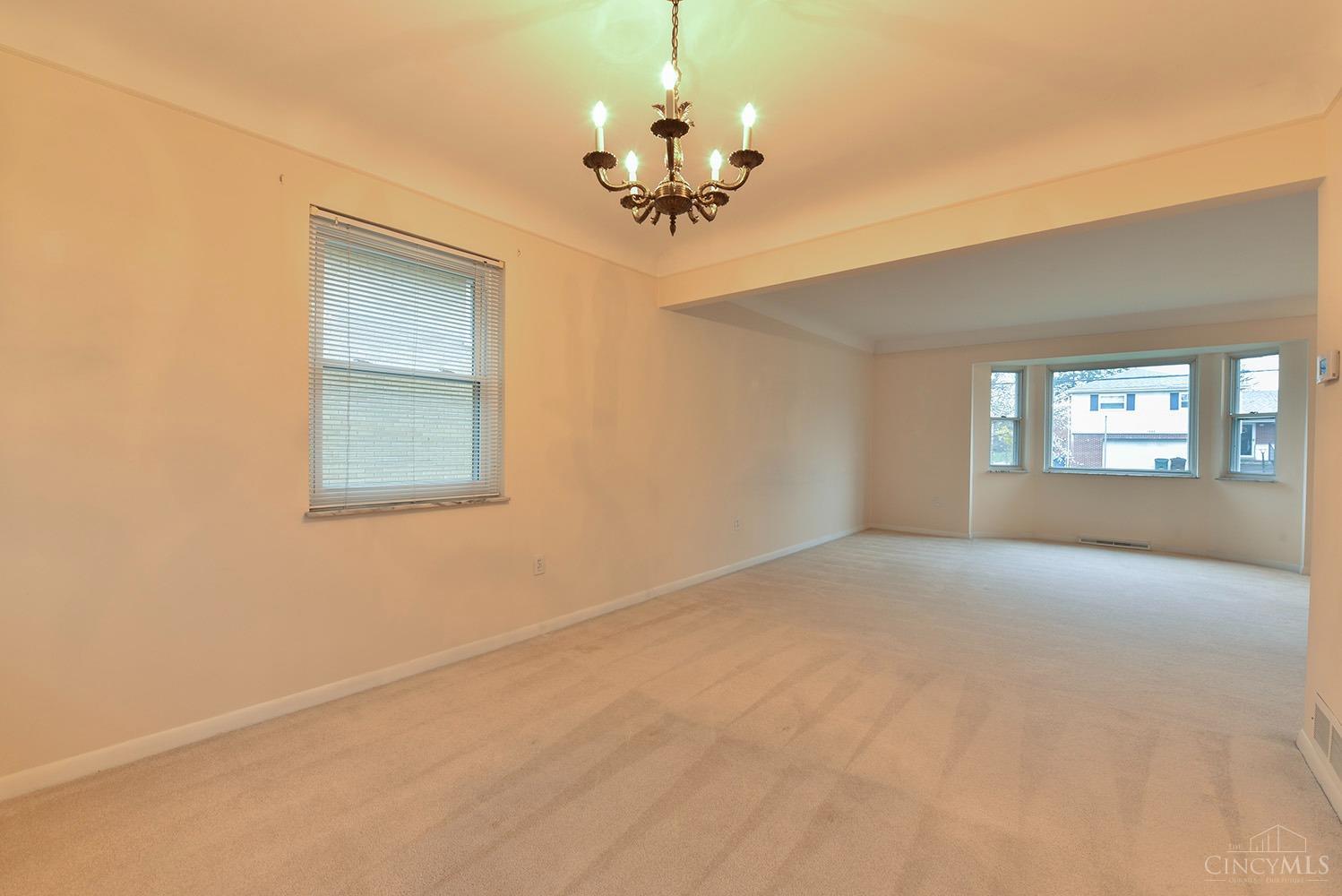 1663 Locksley Drive Cincinnati, OH 45230 - Photo 4 of 26 Gallery Image 4