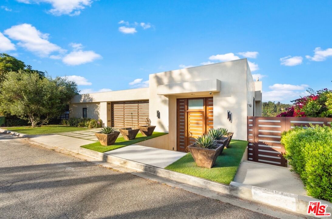 1018 Stradella Road Los Angeles, CA 90077 - Photo 20 of 22 a view of a house with backyard and sitting area