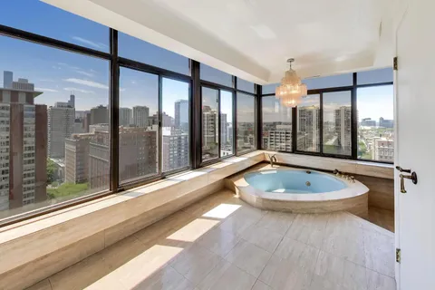 $1,350,000 | 1 East Schiller Street, Unit PHW, Chicago, IL 60610