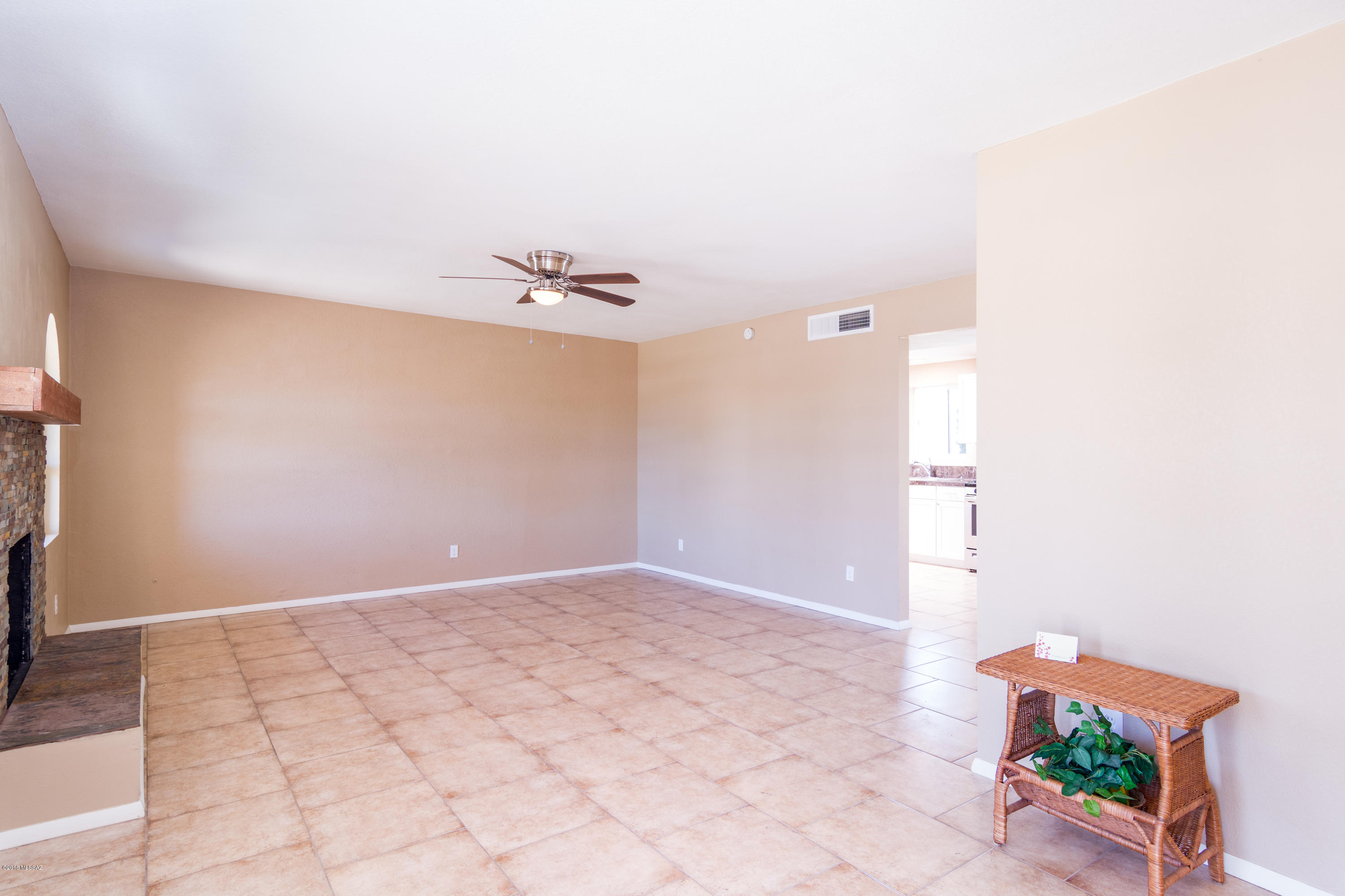 7224 East Stella Road Tucson, AZ 85730 - Photo 4 of 18 Gallery Image 4