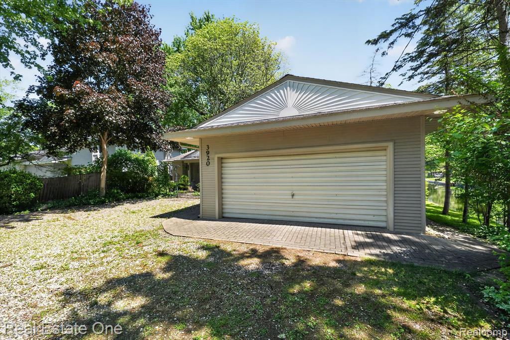 3920 Wint Road Commerce Township, MI 48382 - Photo 3 of 60