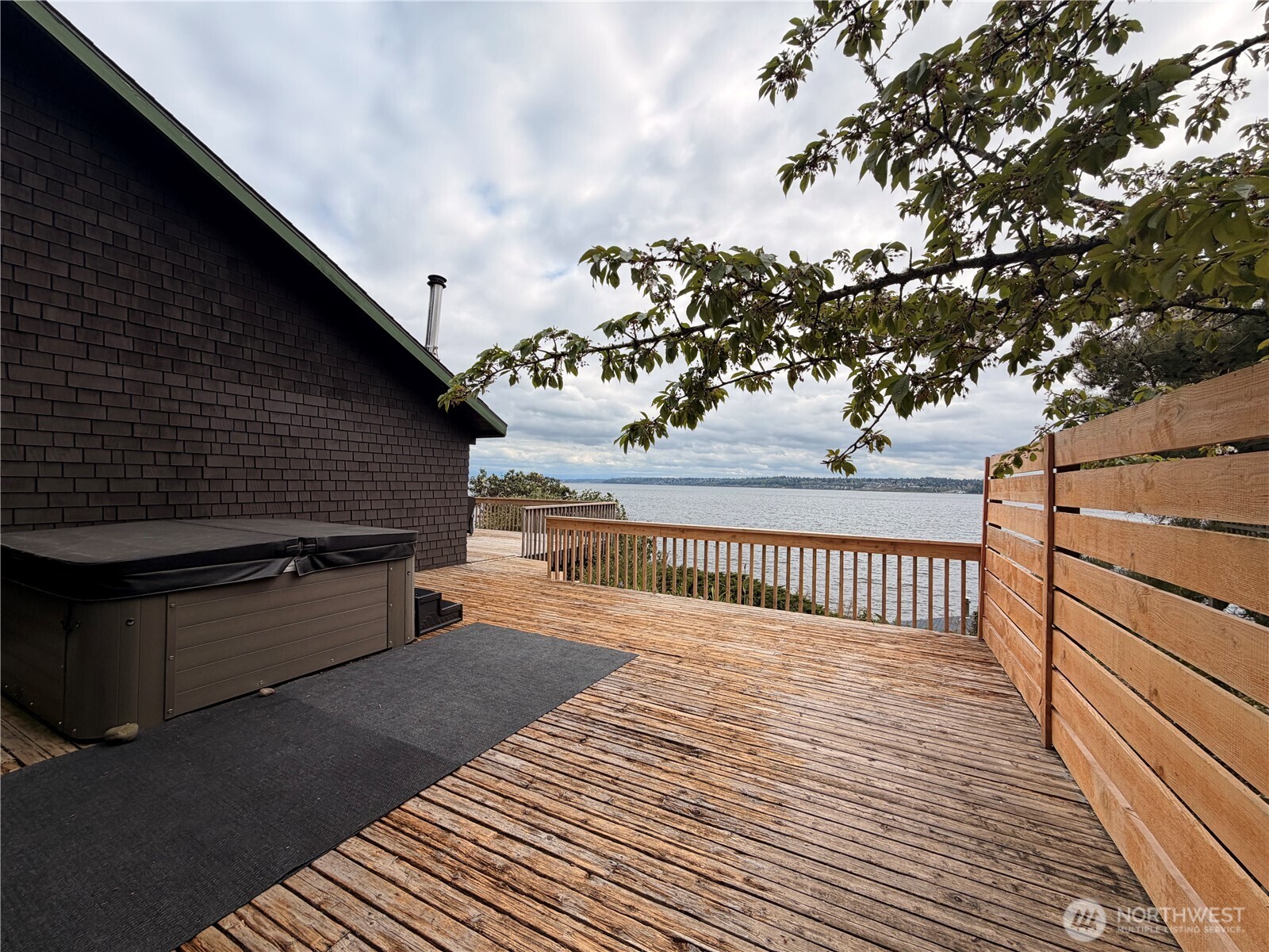 13725 Southwest Pohl Road Vashon, WA 98070 - Photo 17 of 39 Gallery Image 17