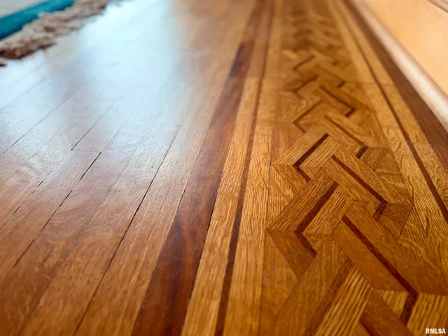 $995,000 | 4775 North Grandview Drive, Peoria Heights, IL 61616