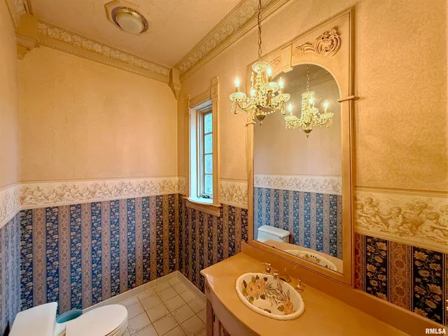 $995,000 | 4775 North Grandview Drive, Peoria Heights, IL 61616